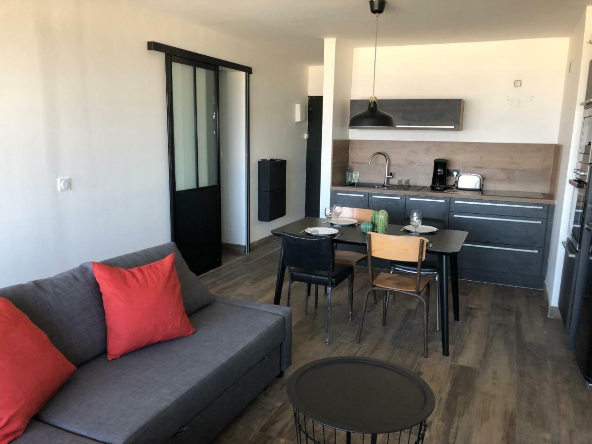 Appartement Vue Mer Climatise 2 Chambres بورت-لا-نوفيل المظهر الخارجي الصورة
